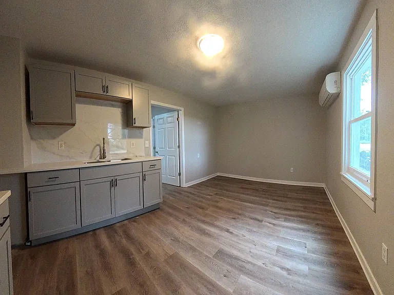4770 Railroad Ave #2 — Photo 3