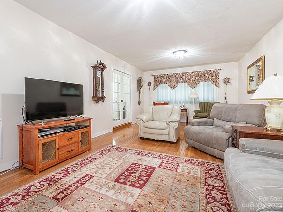 2nd image of 2025 Kimway Dr