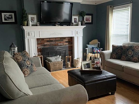 3rd image of 20 Linda Ln
