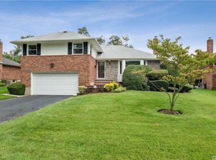 616 Gary Pl, Westbury, NY 11590