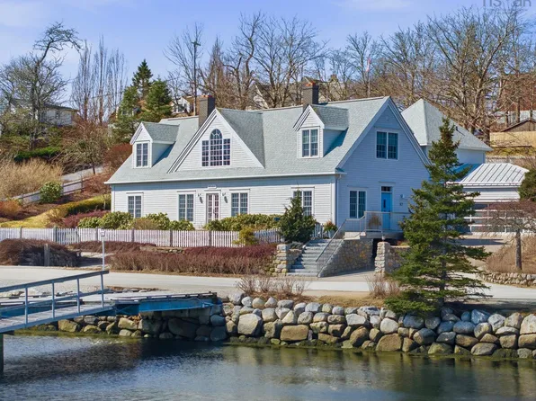 67 Water St, Chester, NS B0J 1J0