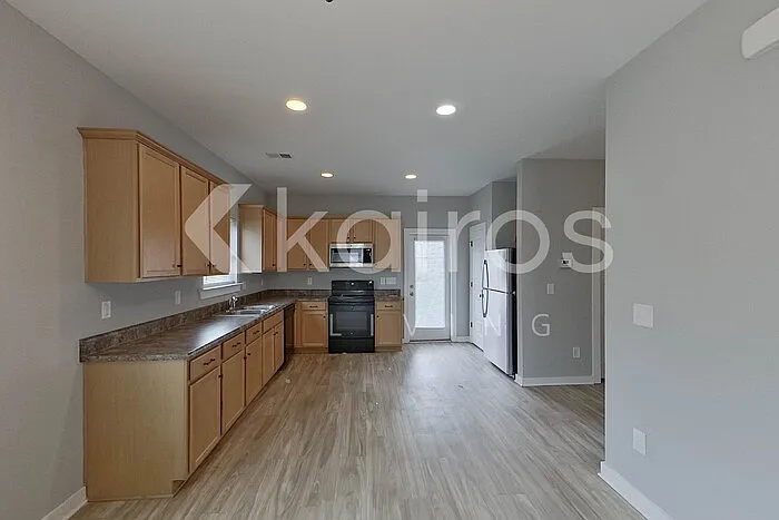 520 White Oak Cir — Photo 6