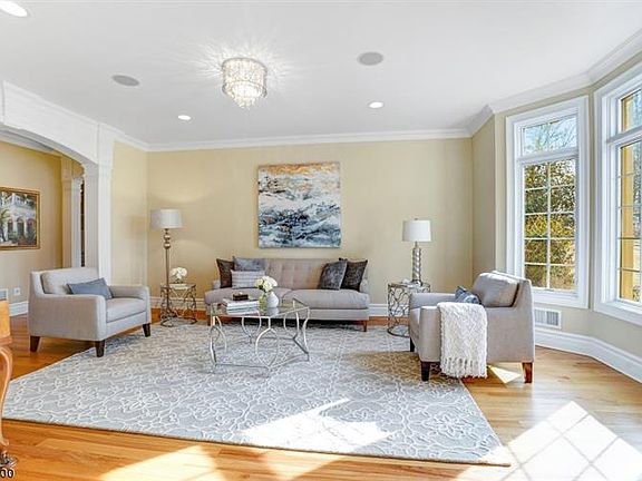 4th image of 8 Margulis Ct