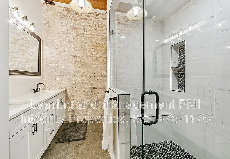 825 Lafayette St #4 — Photo 5