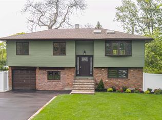 305 Sunrise Dr, Sayville, NY 11782