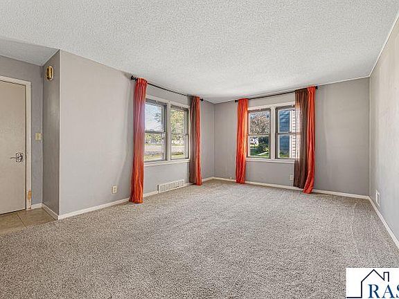 3rd image of 722 Willow St