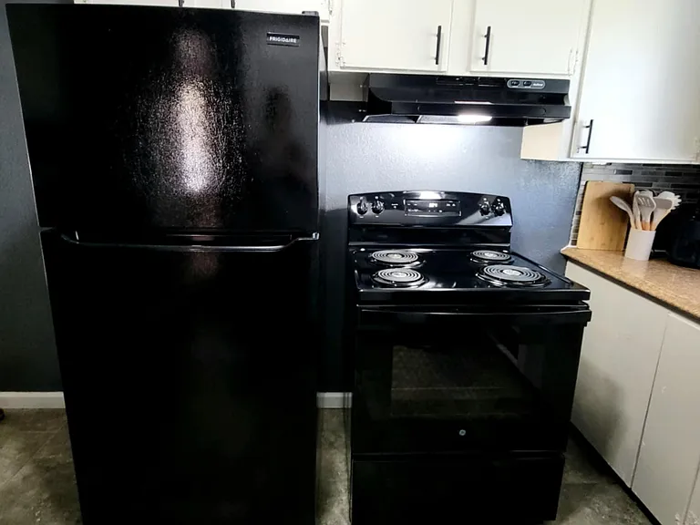 All new appliances with pots and pans for your use!