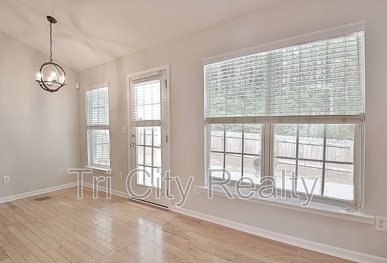 341 Hunterian Pl — Photo 14