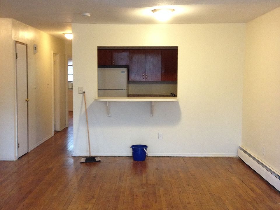 2nd image of 911 Cleveland St #2