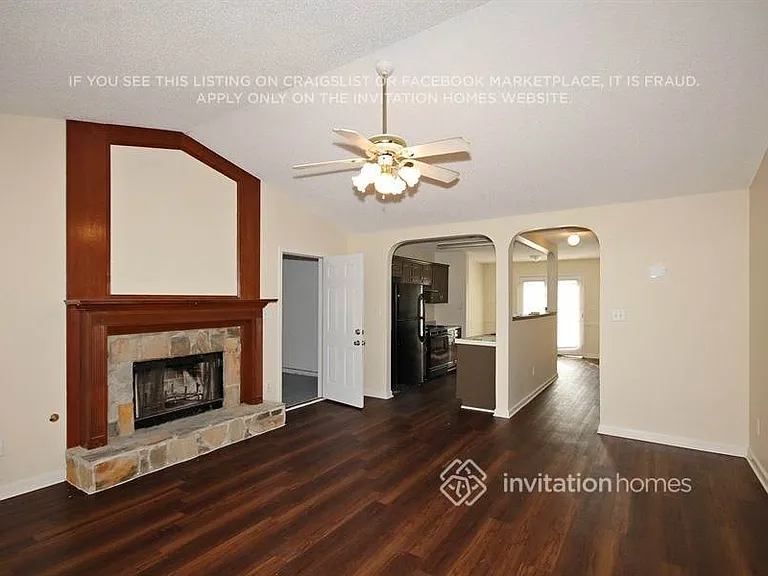 1406 N Hampton Dr — Photo 2