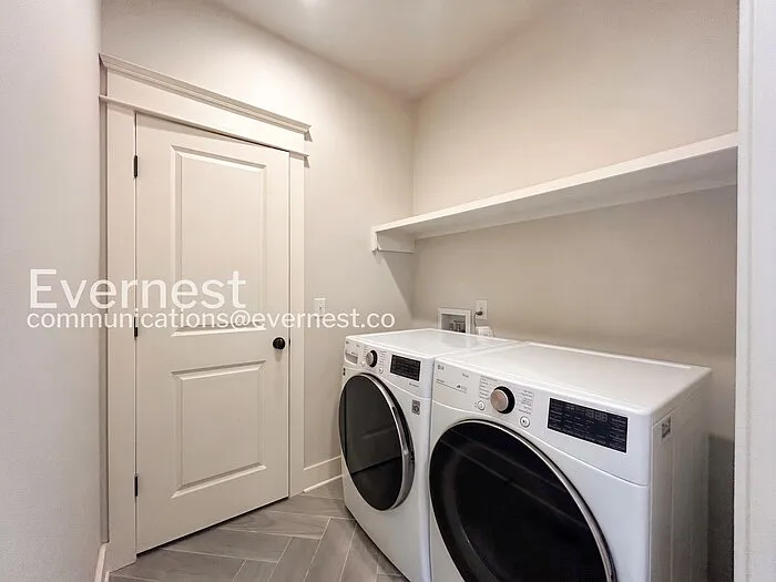 520 Moore Ave — Photo 33