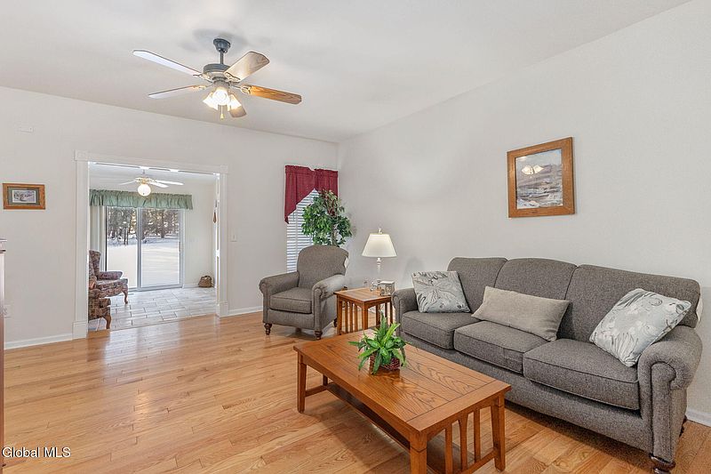 4th image of 28 Donegal Way