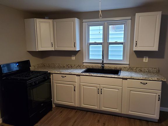 3rd image of 112 Peter St #1
