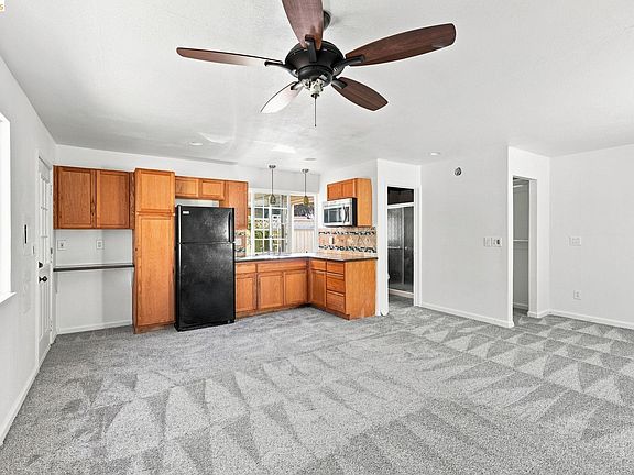 5th image of 70 E 7th St
