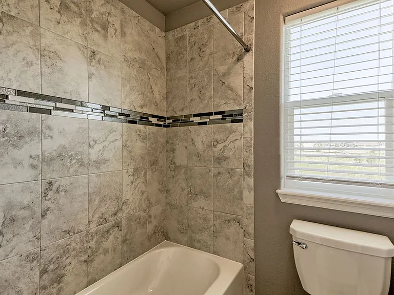 1748 Ruddlesway Dr — Photo 25