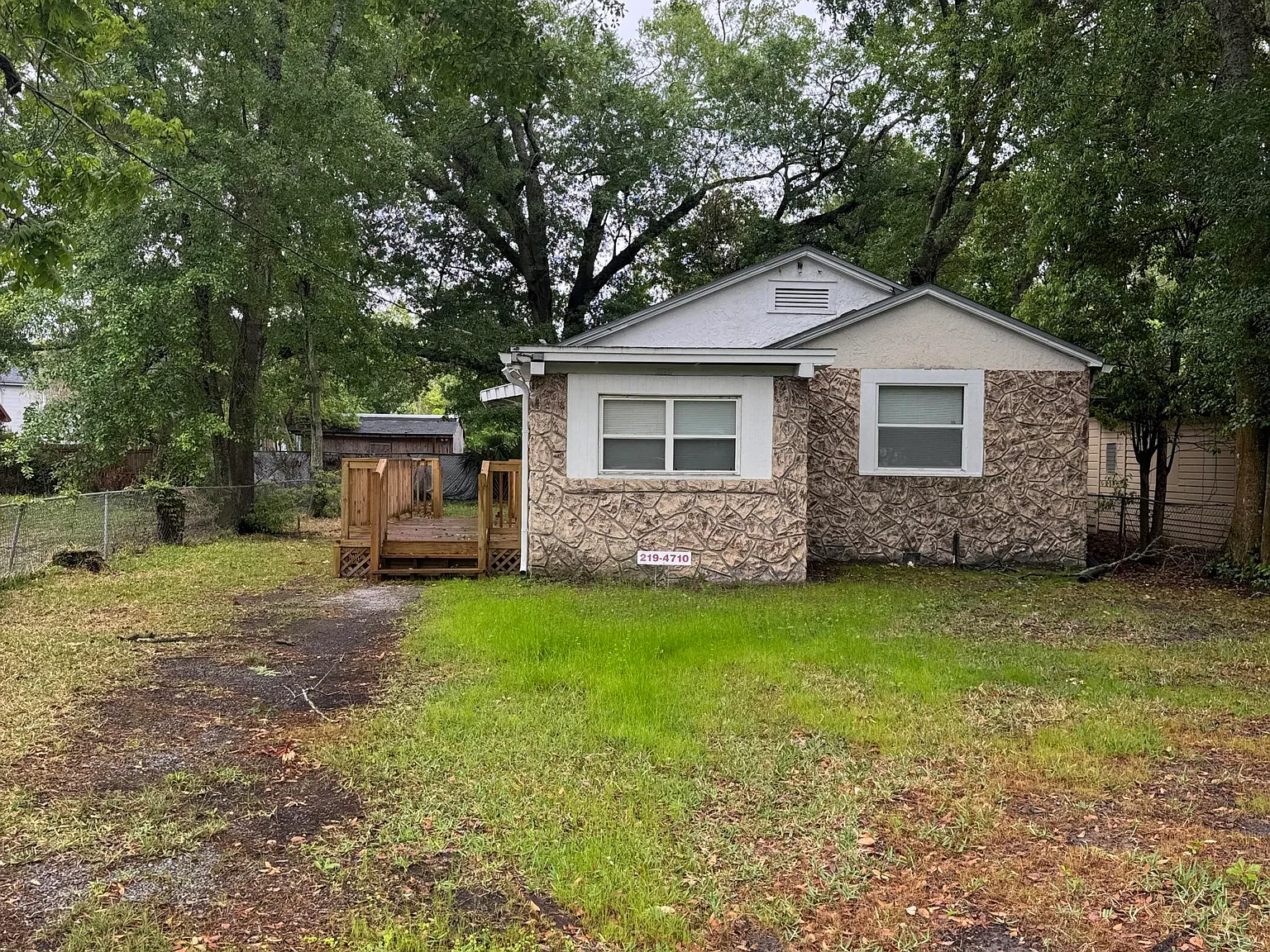 3 bed, 1.0 bath, 1100 sqft, $1,250 — Photo 1