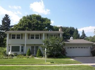 859 Liberty Bell Ln, Libertyville, IL 60048