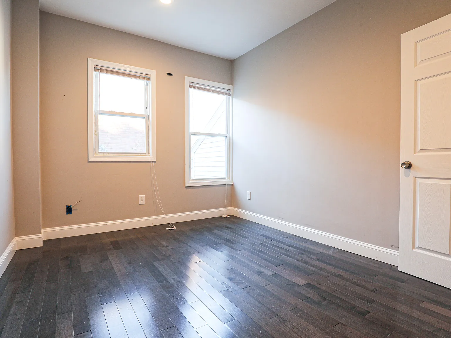 3 bed, 1.5 bath, 1500 sqft, $4,000 — Photo 3