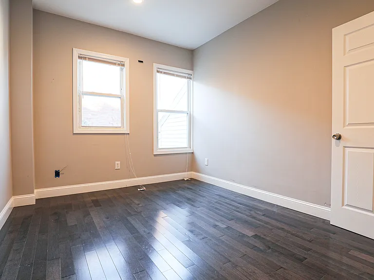 77 Linden St #1 — Photo 3