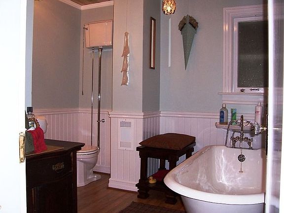 1st Floor Bath
