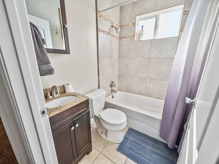 1206 Guill St — Photo 9