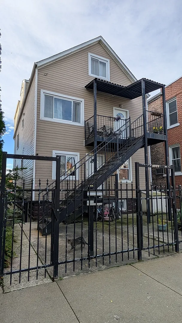 2 bed, 800 sqft, $1,300 — Photo 2