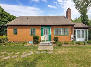 2 Long Bow Ln, Commack, NY 11725