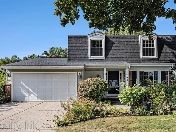 790 Fairway Trails Dr, Brighton, MI 48116