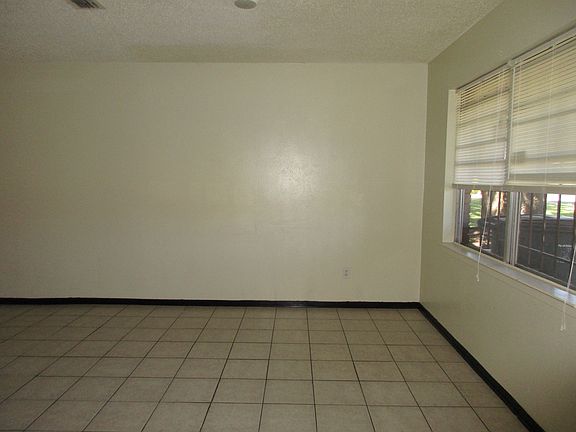 4th image of 1010 Ronstan Dr