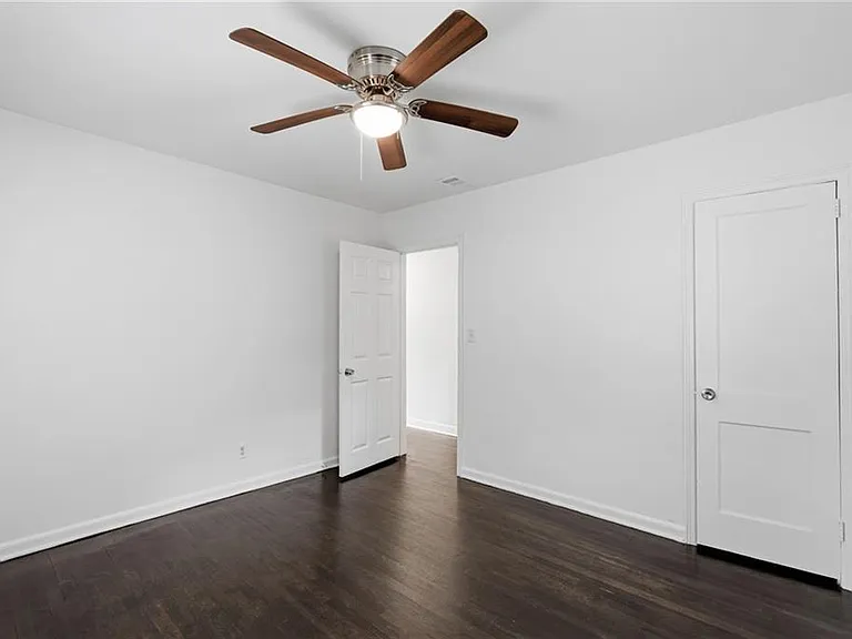 2035 Miriam Ln — Photo 16