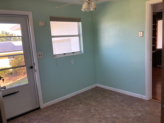 5th image of 489 Hollywood St