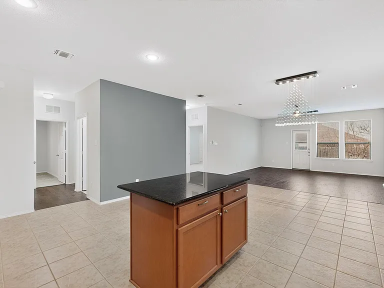 2409 Buelingo Ln — Photo 5