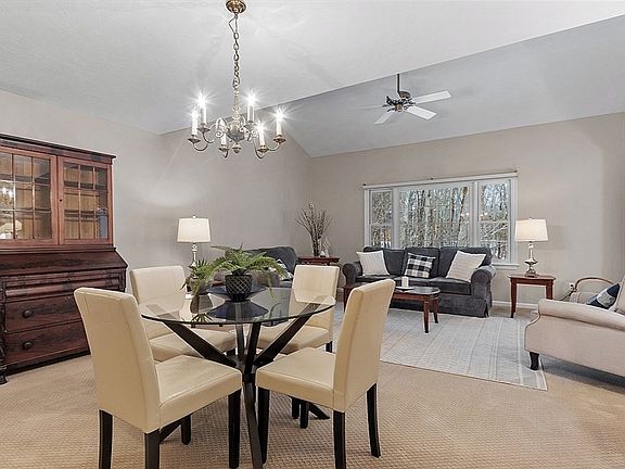 3rd image of 4 Ashley Dr Unit 4