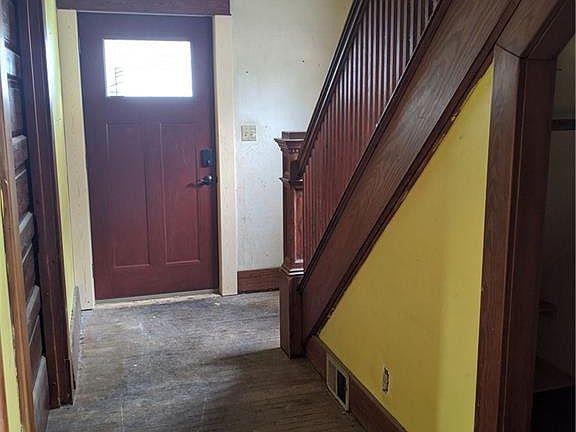 2nd image of 256 Fredericka St