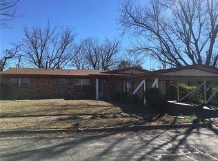 1301 Manor Dr, Cleburne, TX 76033