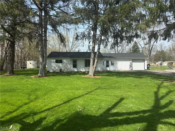 3229 Winchell Rd, Mantua, OH 44255