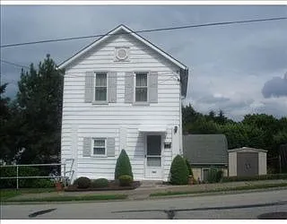 709 Sidney St photo 1