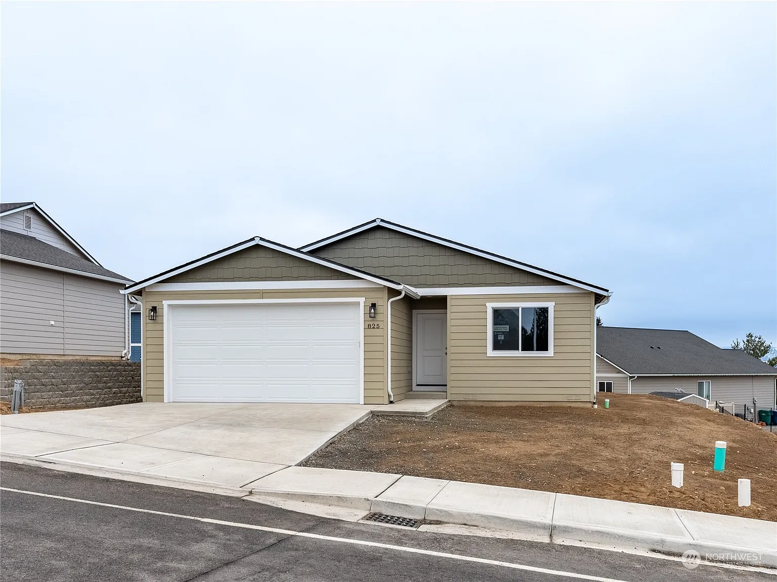 825 N Macaw Avenue photo 1