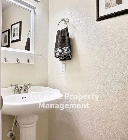 828 W Rollins St — Photo 10