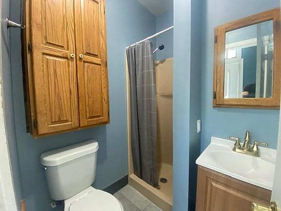 4th image of 7 Ardmer Dr