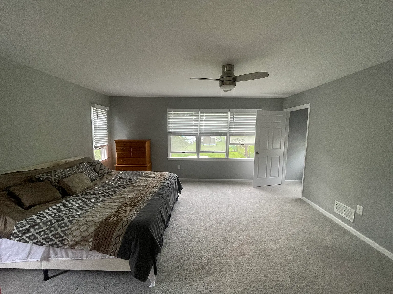 1 bed, 2400 sqft, $2,000 — Photo 2