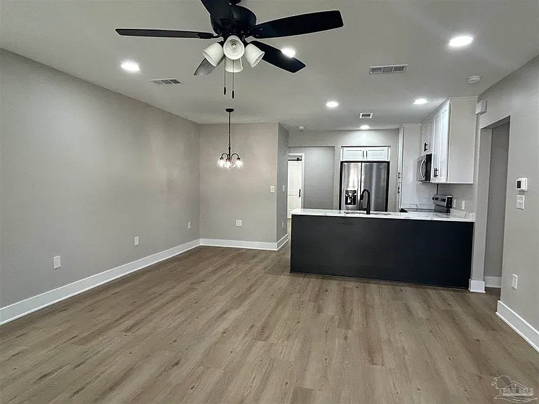 721 W Jordan St — Photo 5