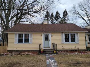 454 Sunderland Rd, Worcester, MA 01604