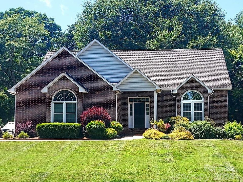 1st image of 545 Deerfield Dr