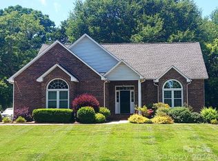 545 Deerfield Dr, Mount Holly, NC 28120