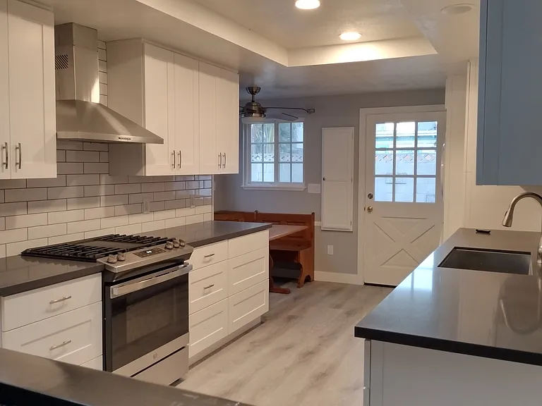 964 Waterbury Ln — Photo 3