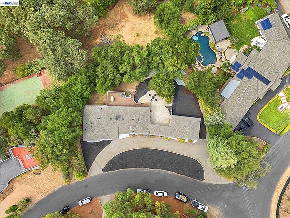 2nd image of 14821 Golf Links Dr