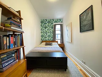 Rented by Harris Philip NYC