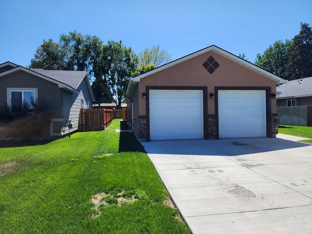 $2000 | 3-bed 2-bath House |807 E Ave A, Jerome ID — Photo 3