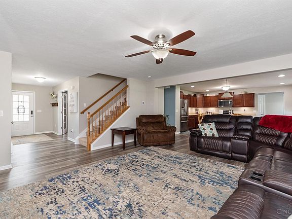 5th image of 111 Zachary Dr